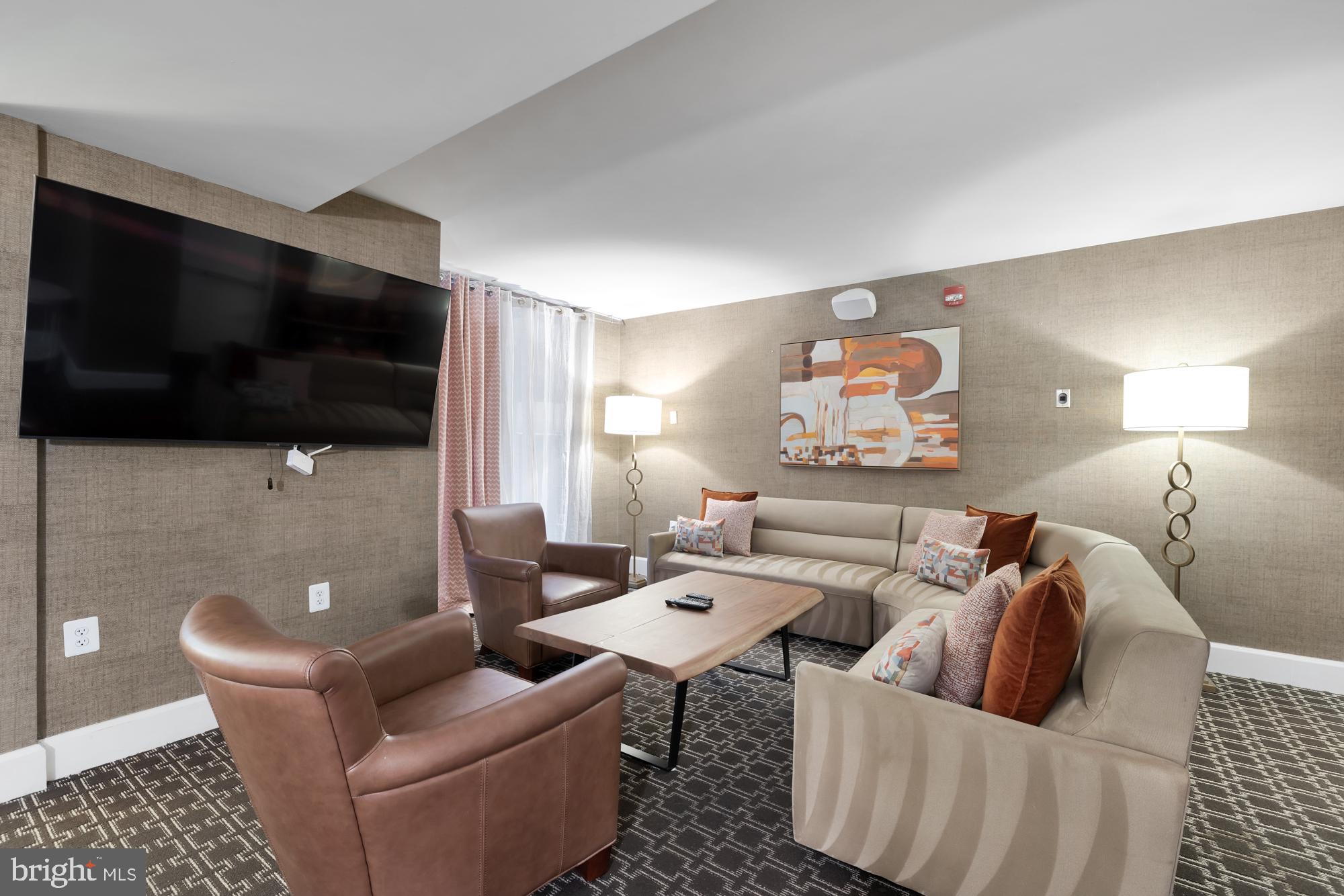 10101 Grosvenor PLACE Unit: 716