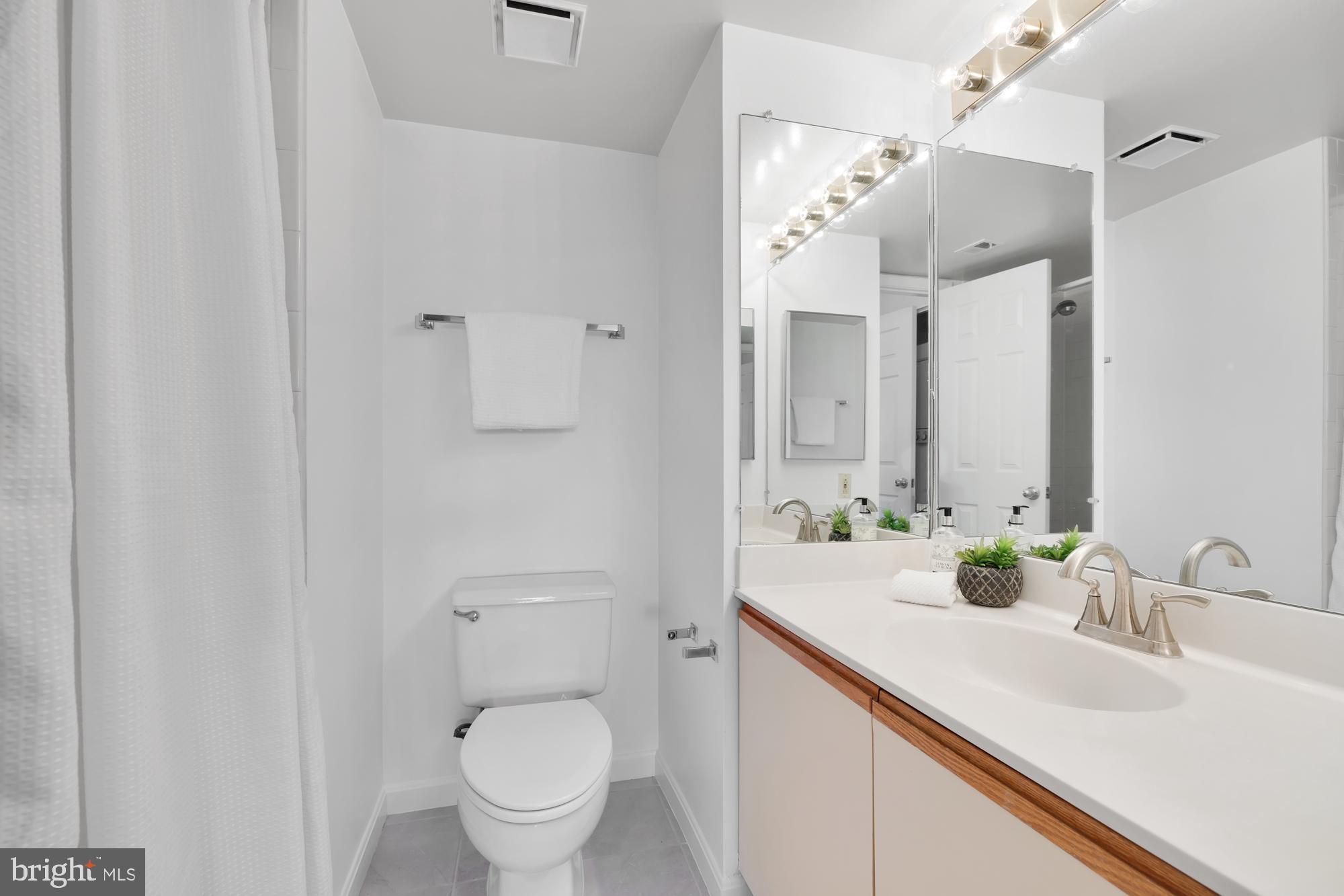 10101 Grosvenor PLACE Unit: 716