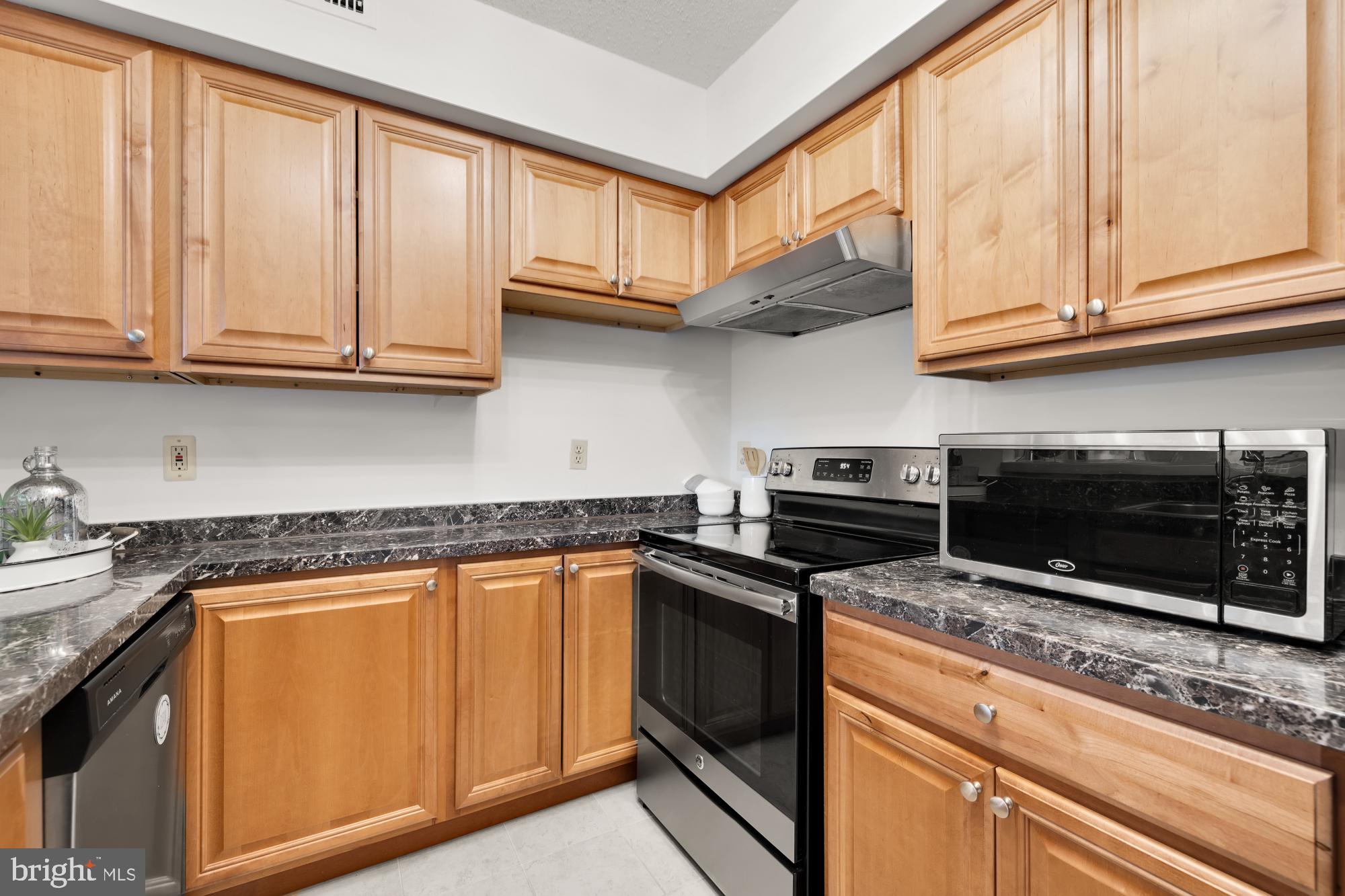 10101 Grosvenor PLACE Unit: 716