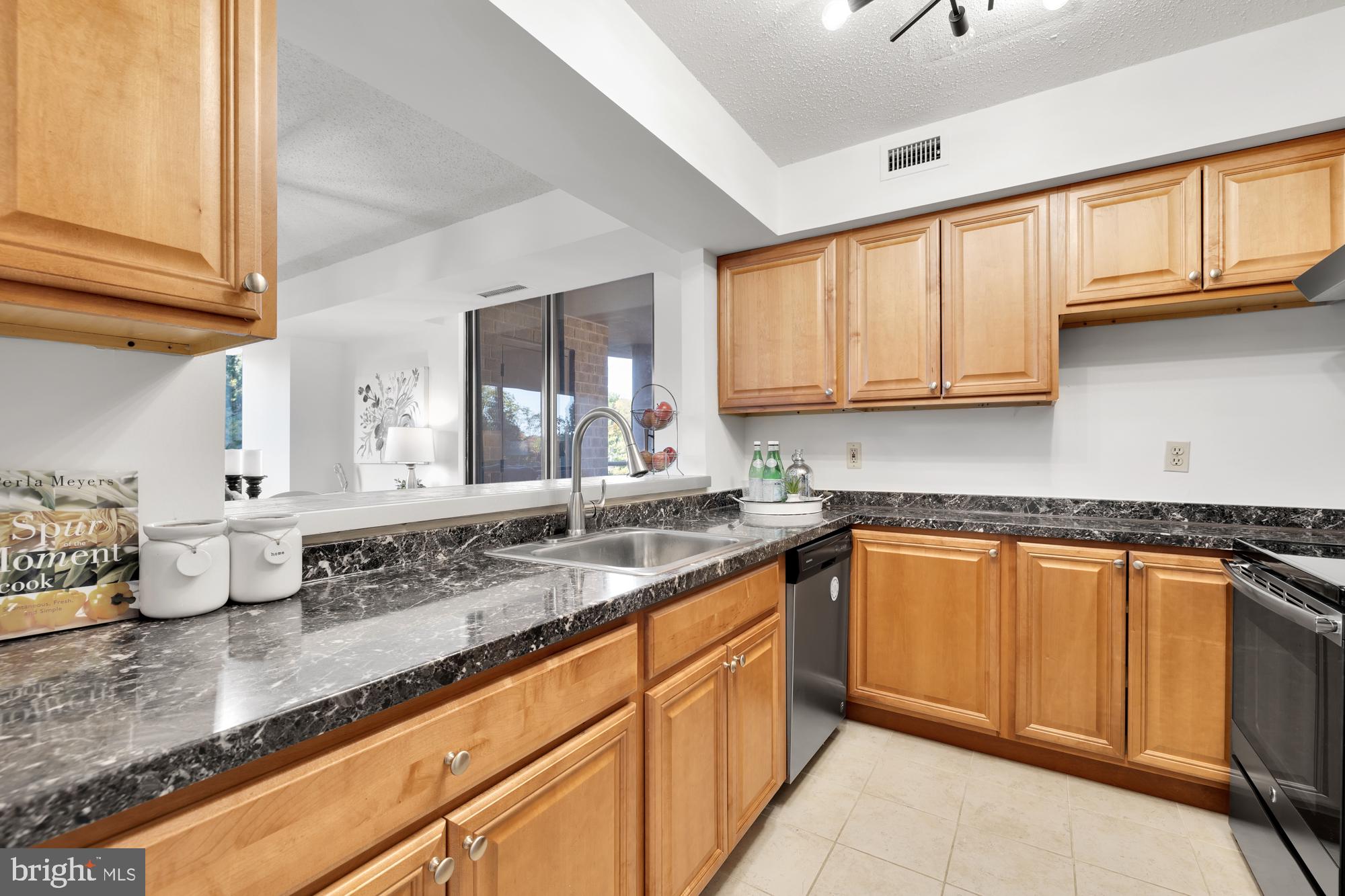 10101 Grosvenor PLACE Unit: 716