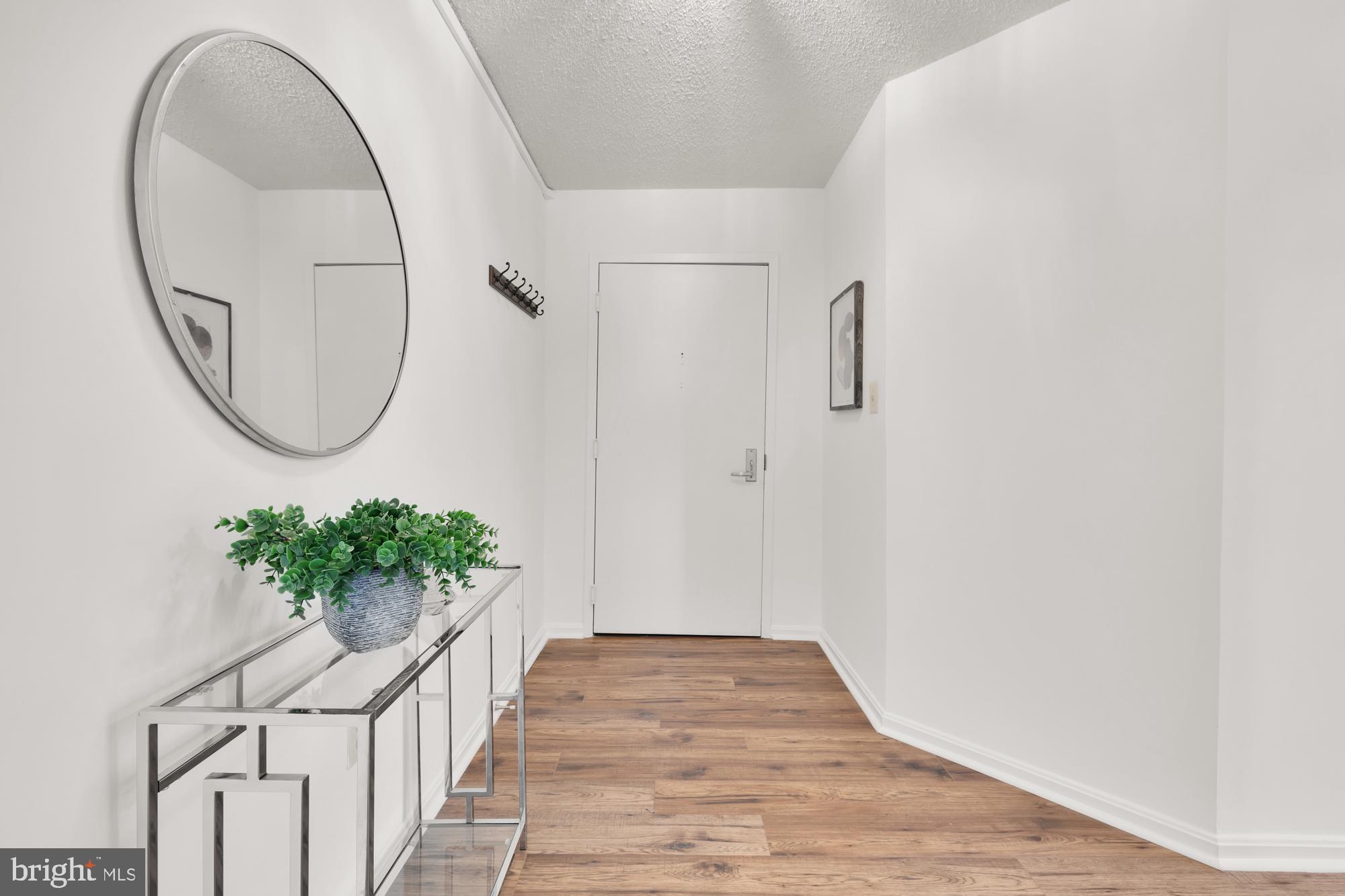 10101 Grosvenor PLACE Unit: 716