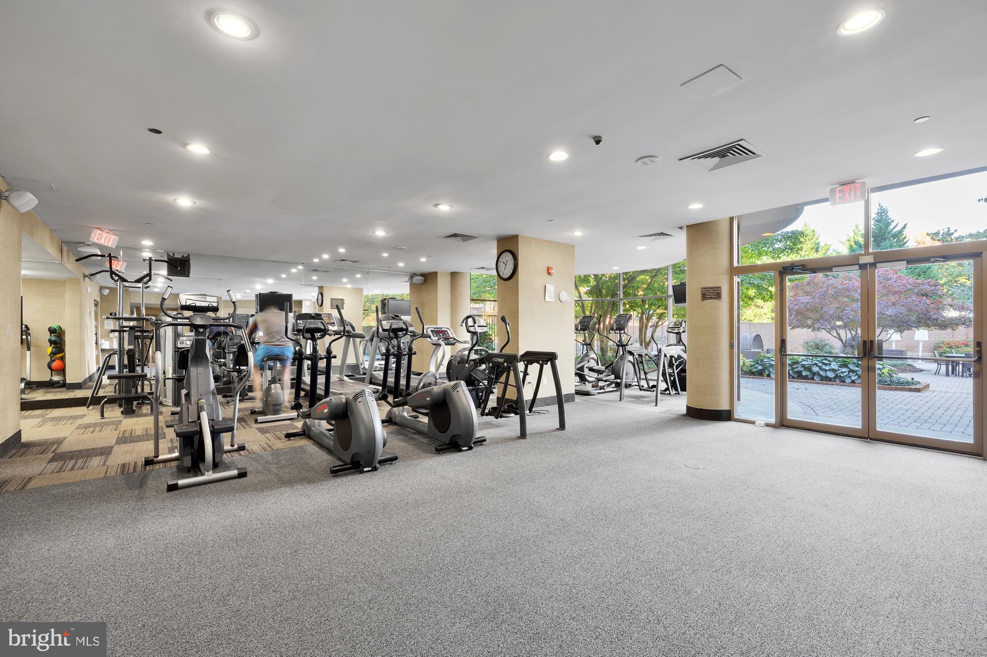 10101 Grosvenor PLACE Unit: 716