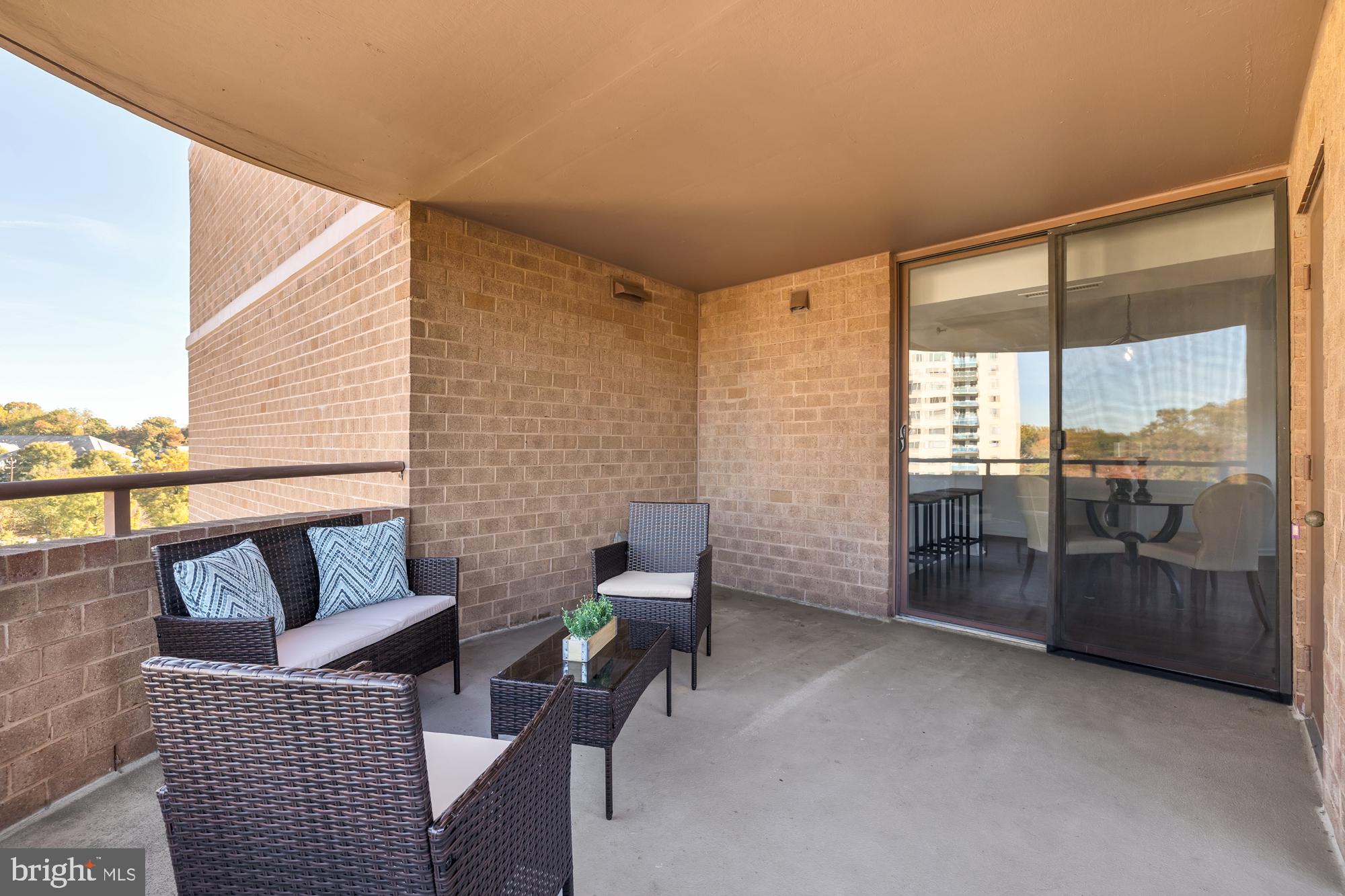 10101 Grosvenor PLACE Unit: 716