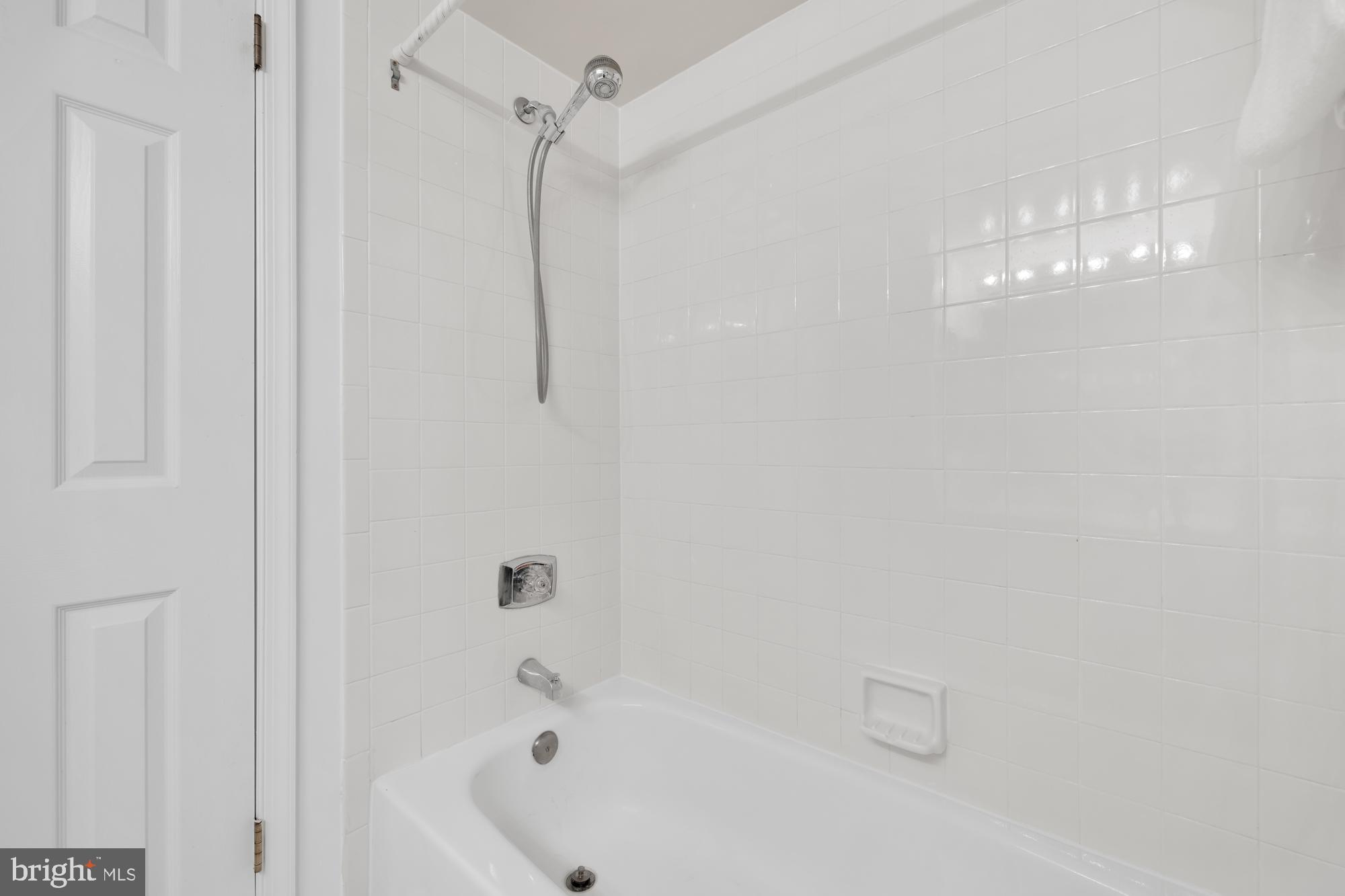 10101 Grosvenor PLACE Unit: 716