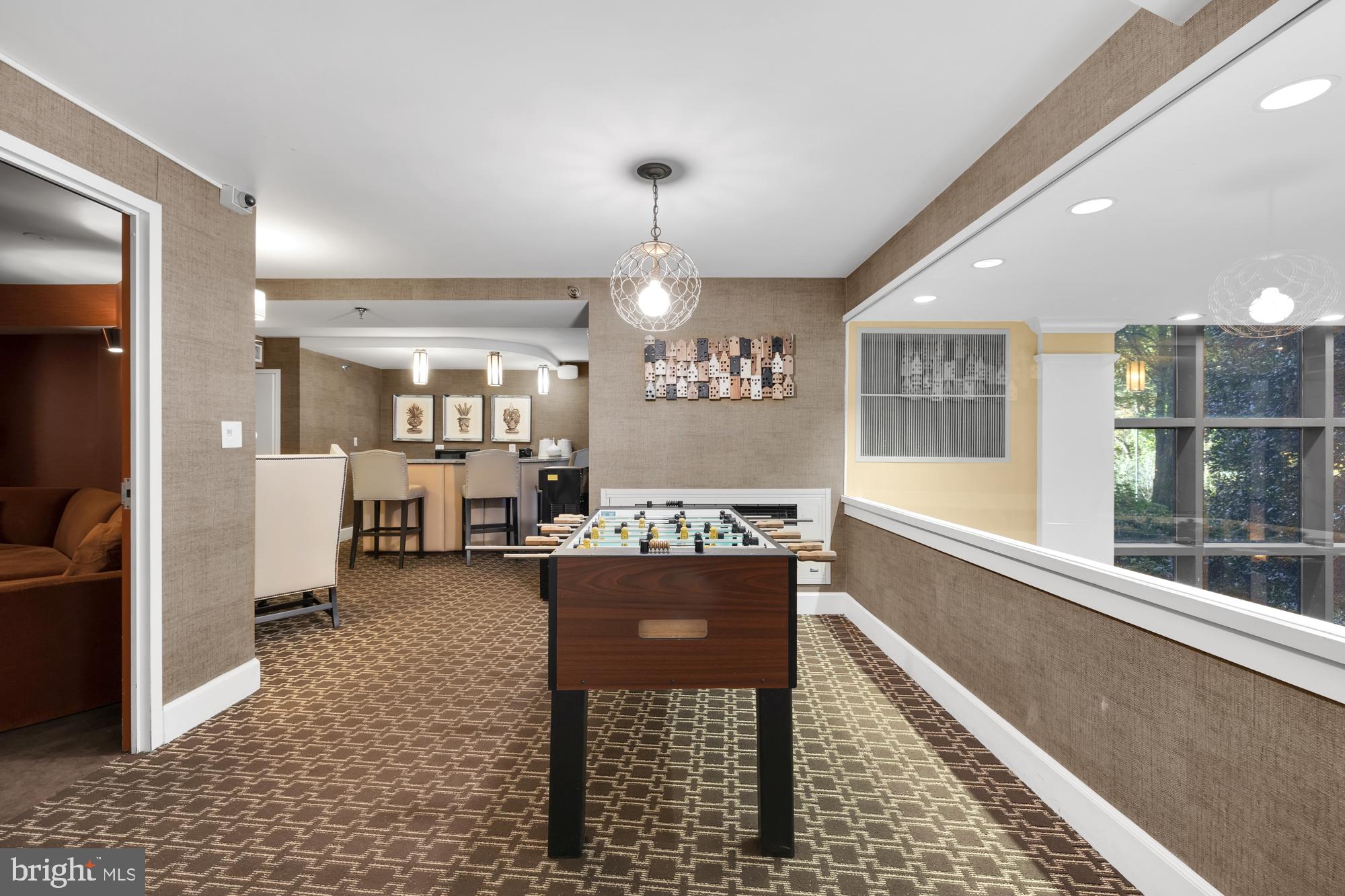 10101 Grosvenor PLACE Unit: 716