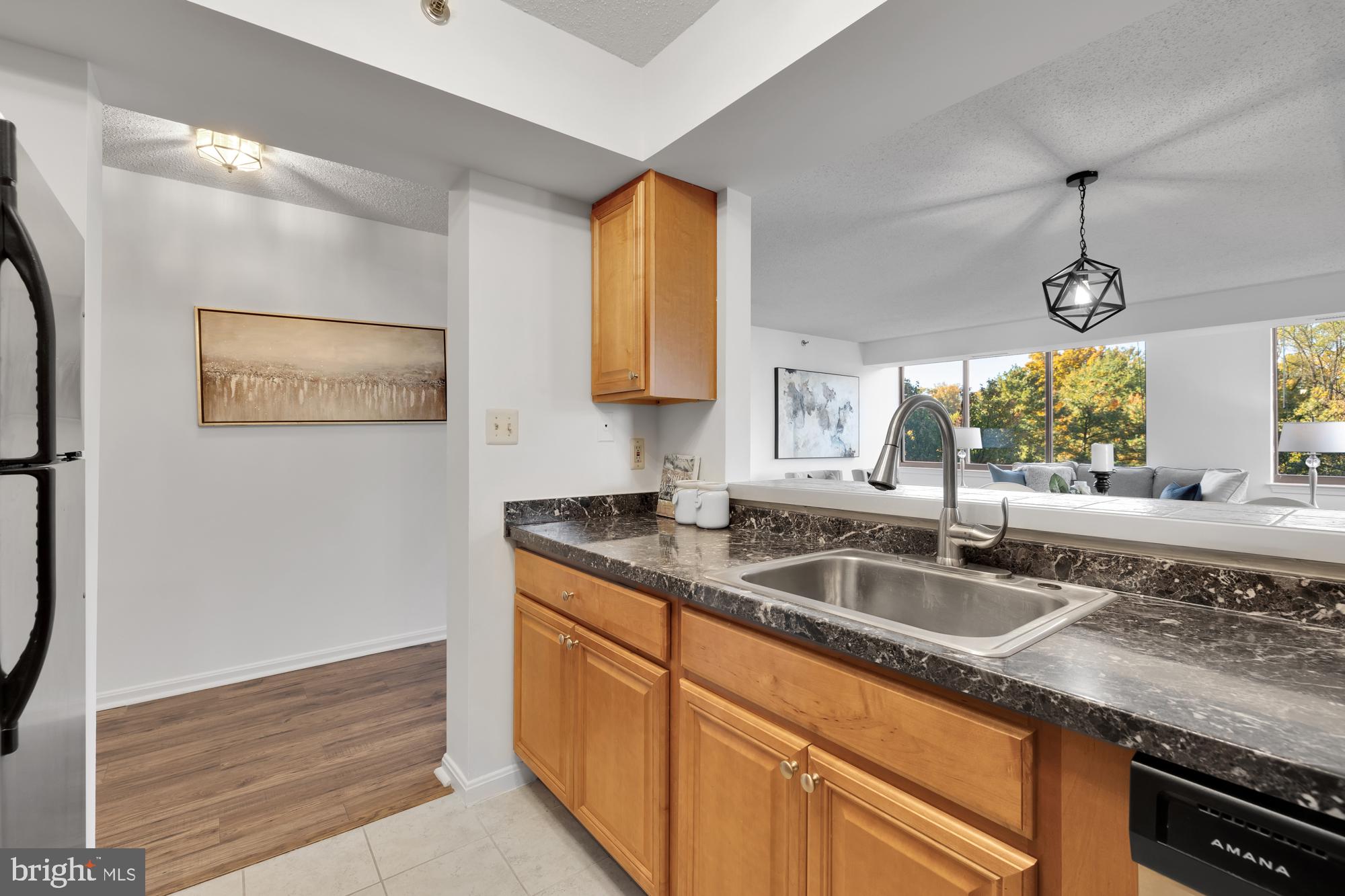 10101 Grosvenor PLACE Unit: 716