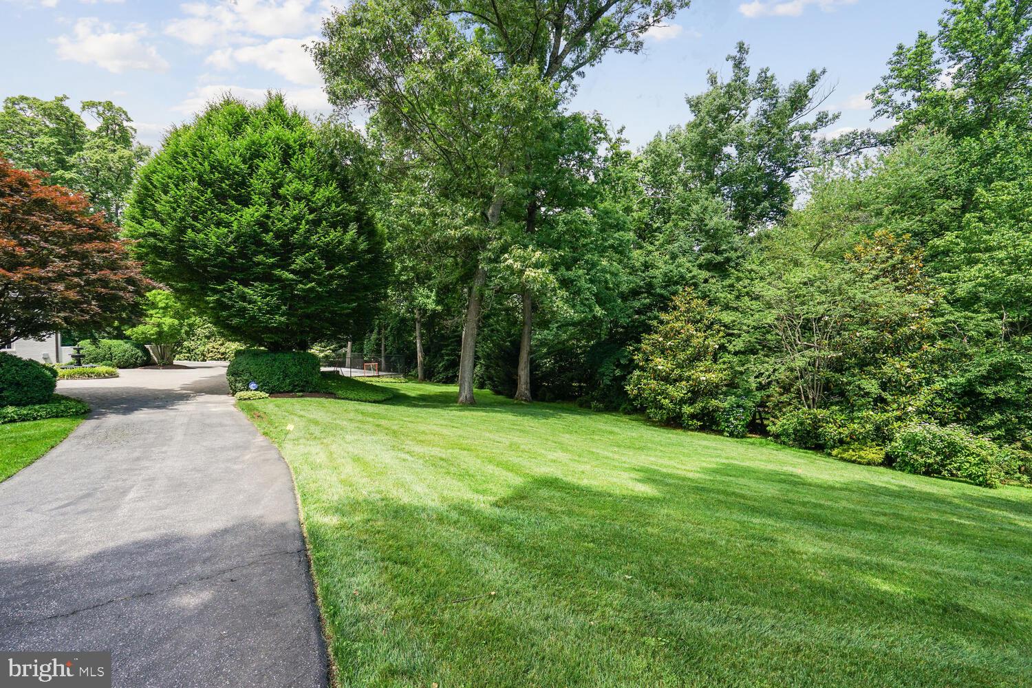 10706 Riverwood Dr