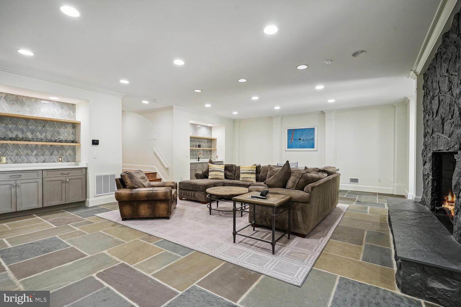10706 Riverwood Dr