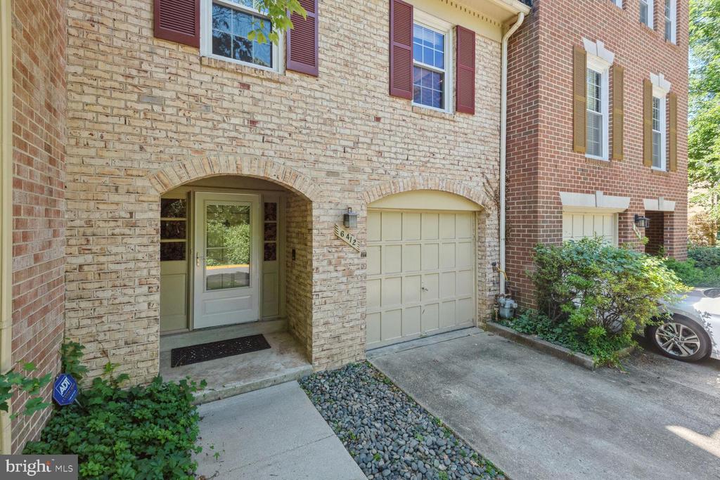 6412 NEEDLE LEAF DR
