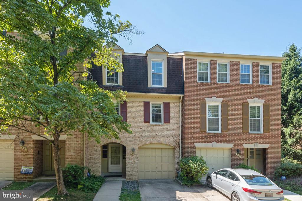 6412 NEEDLE LEAF DR