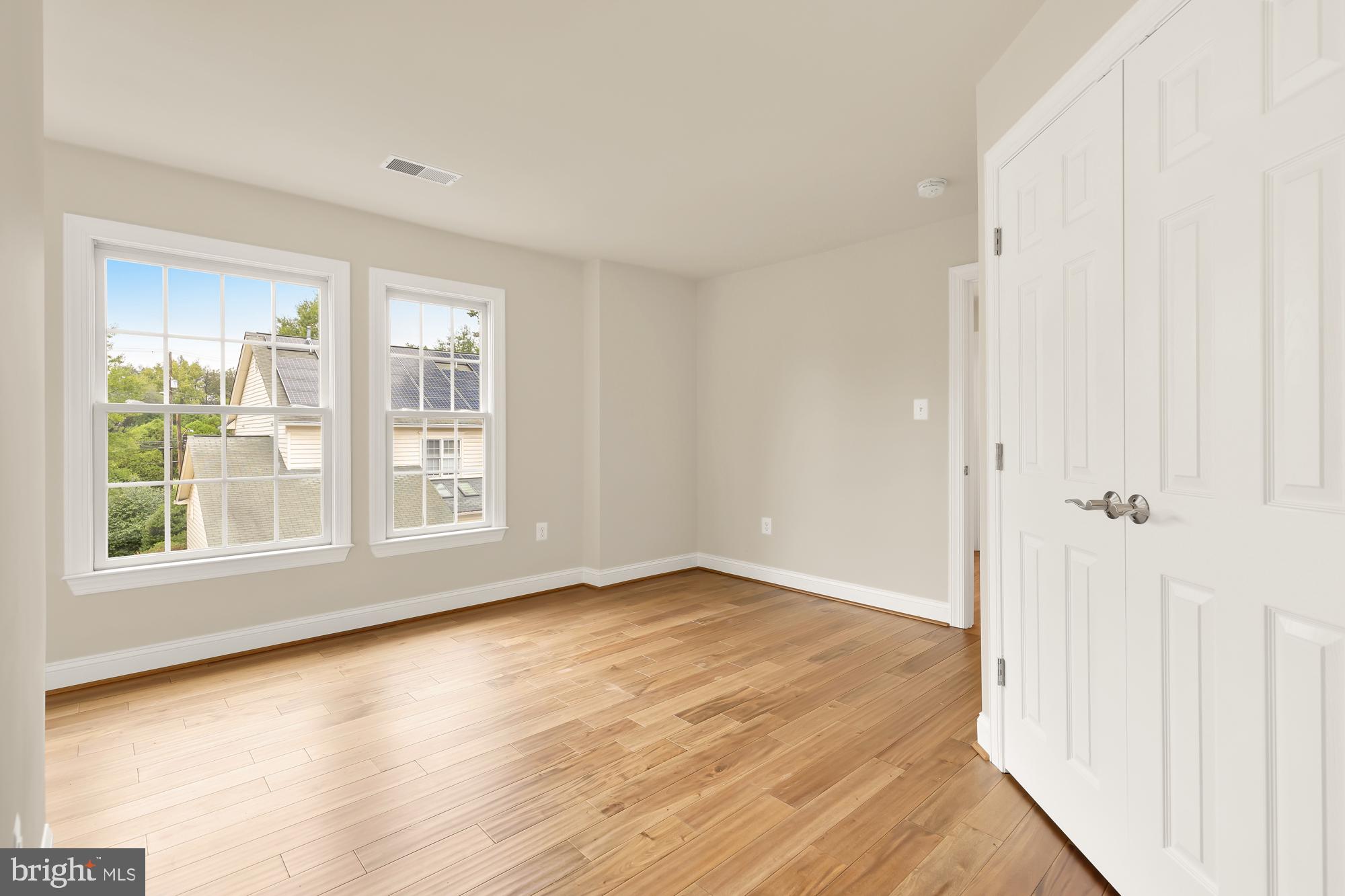 825 Woodside Pkwy