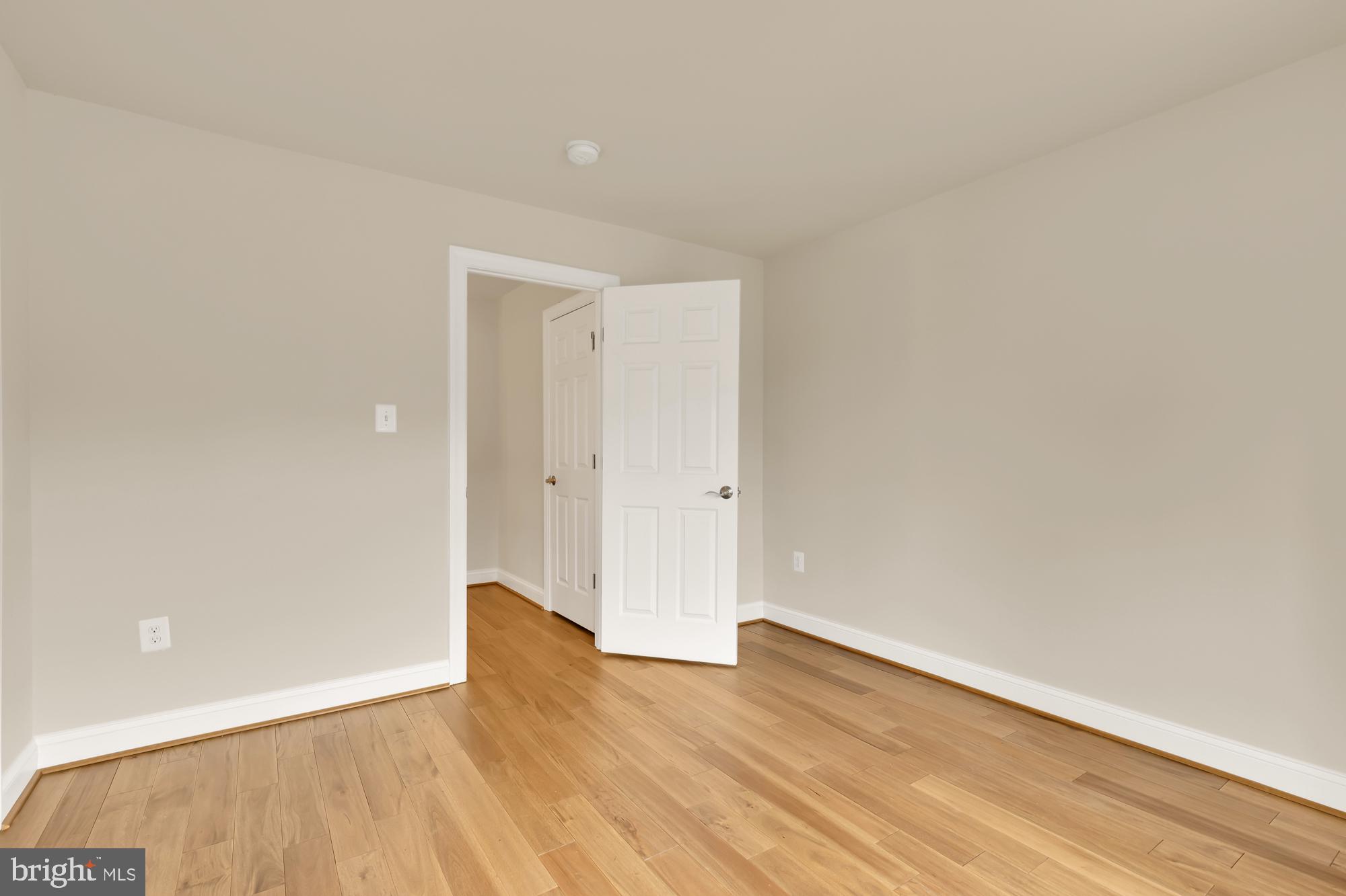 825 Woodside Pkwy