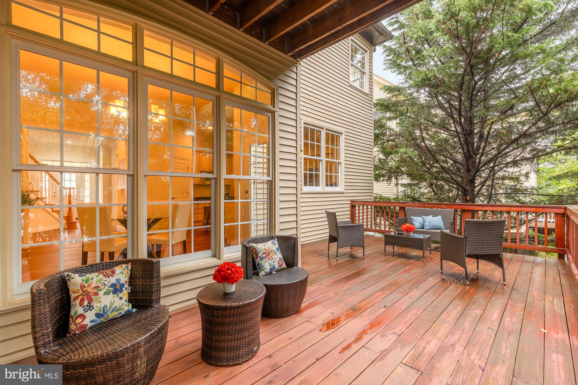 825 Woodside Pkwy