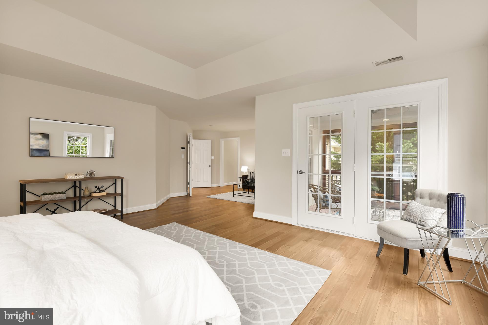 825 Woodside Pkwy