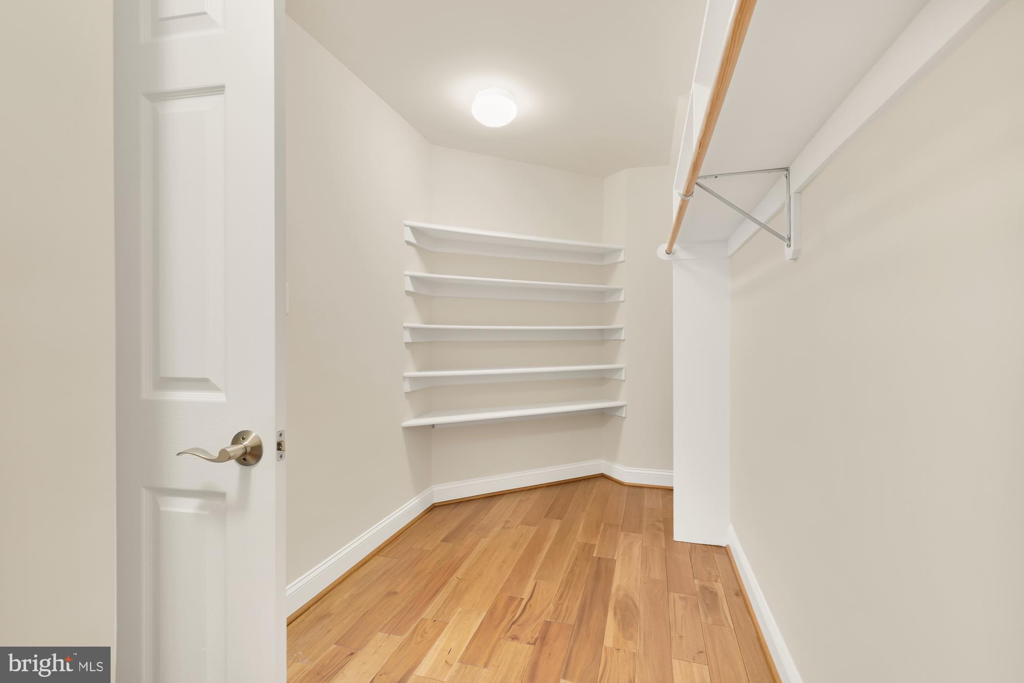825 Woodside Pkwy