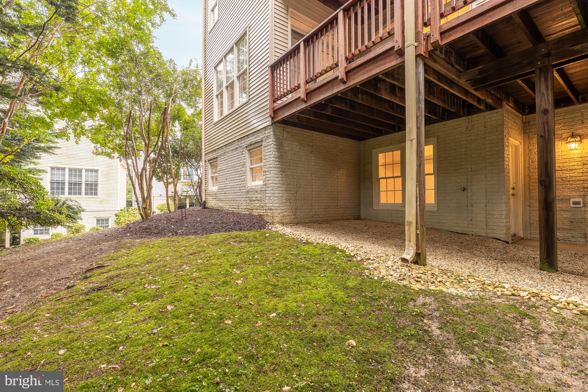825 Woodside Pkwy