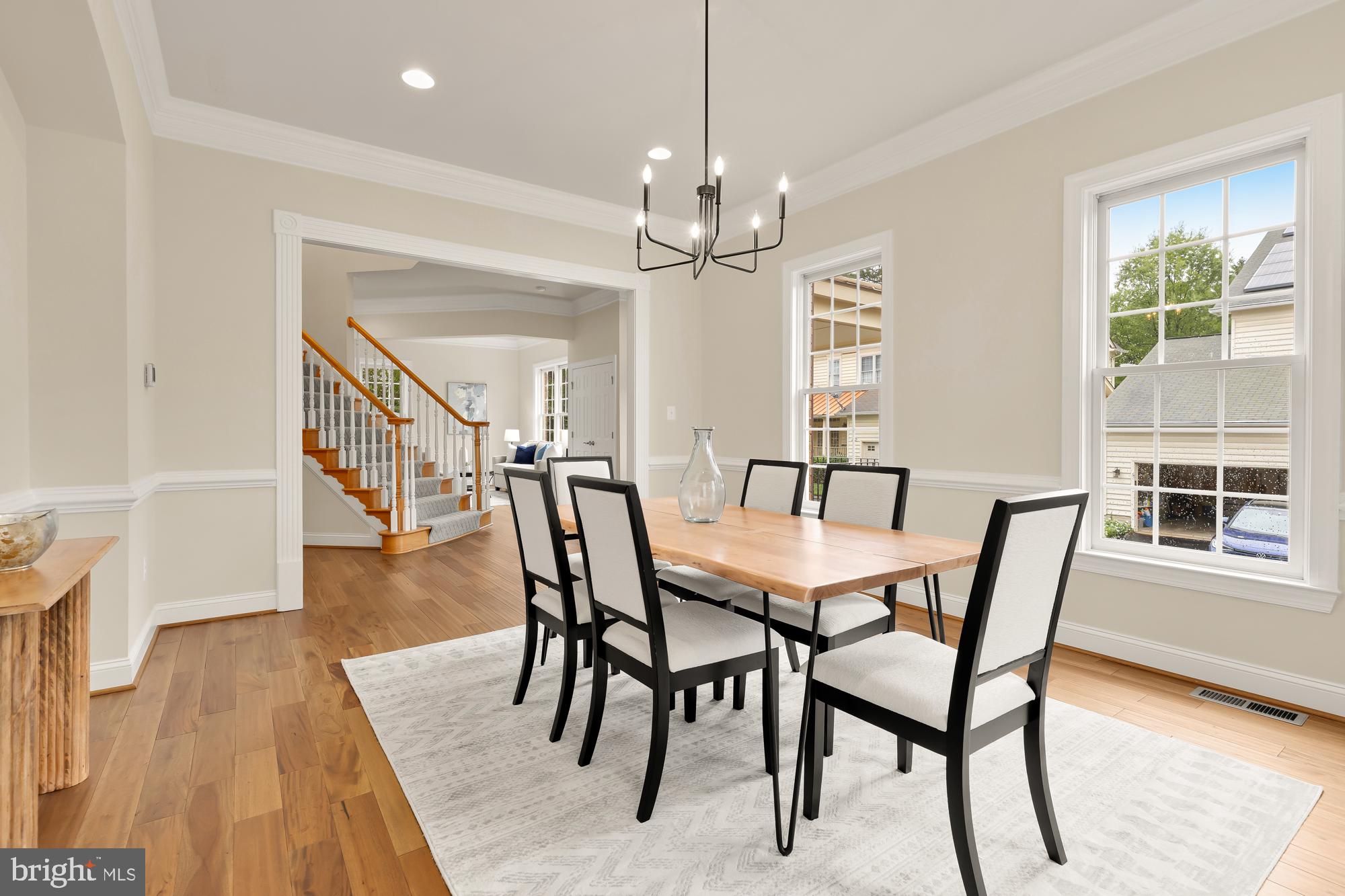 825 Woodside Pkwy