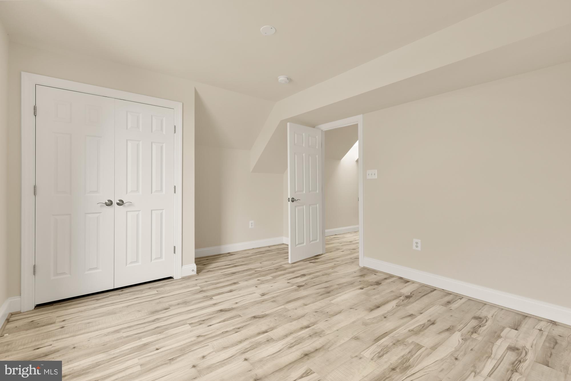 825 Woodside Pkwy