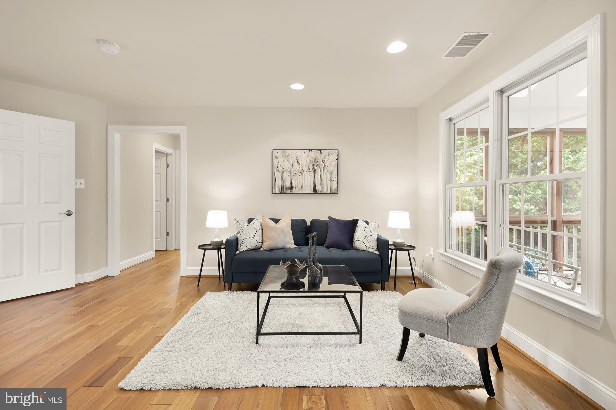 825 Woodside Pkwy
