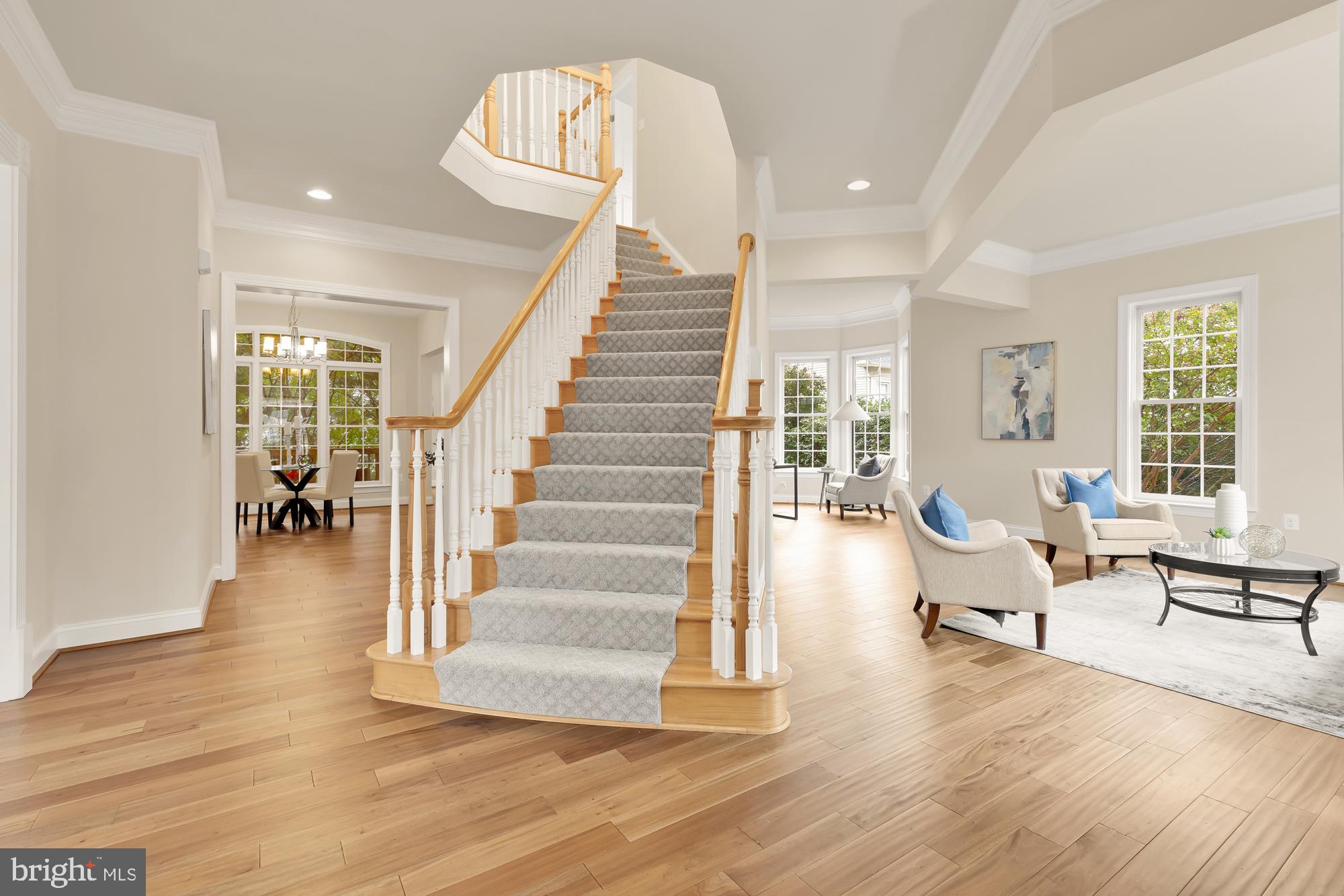 825 Woodside Pkwy
