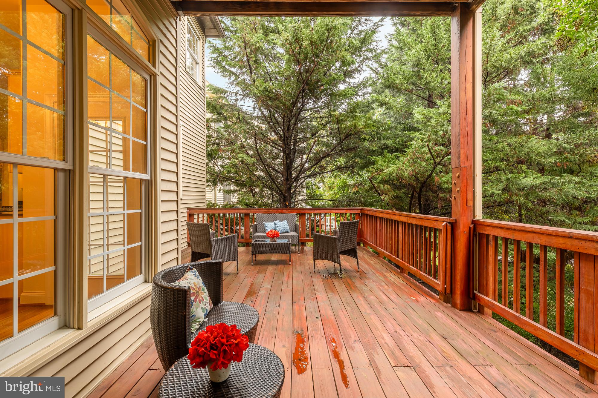 825 Woodside Pkwy