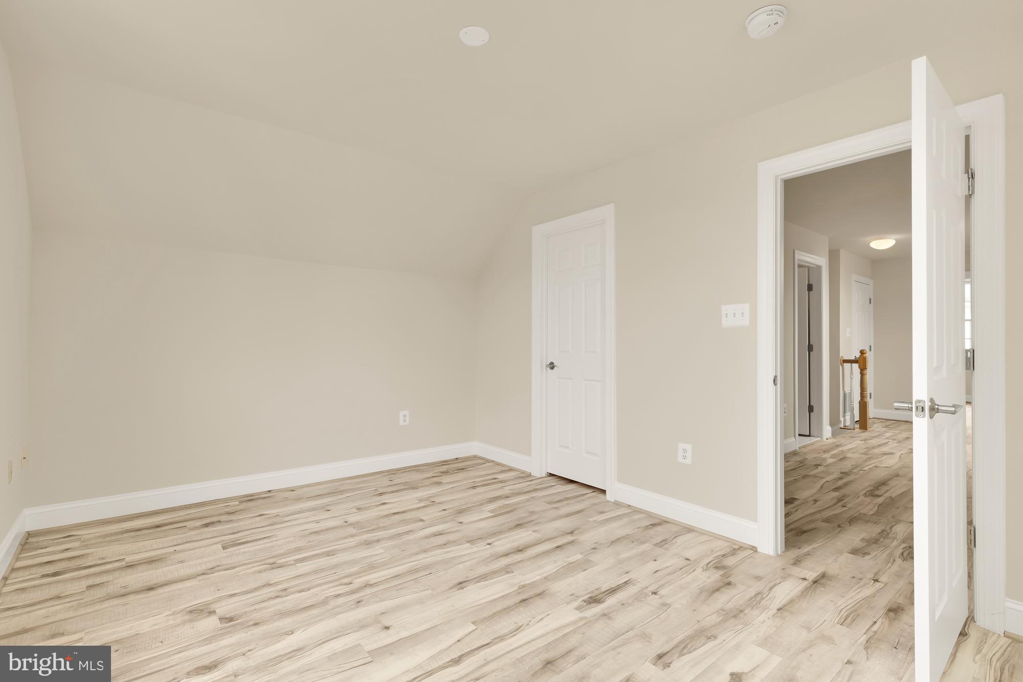 825 Woodside Pkwy