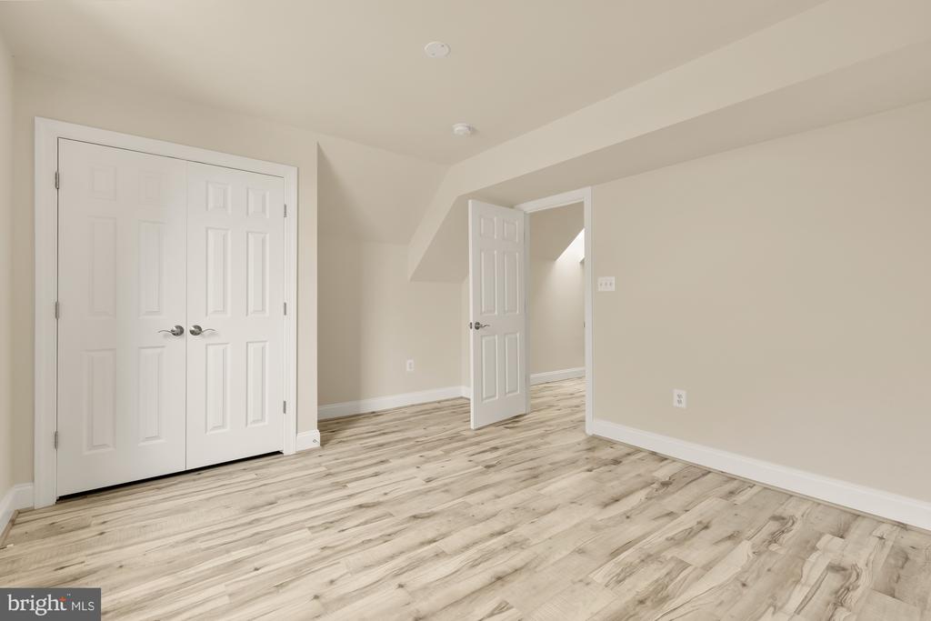 825 Woodside Pkwy