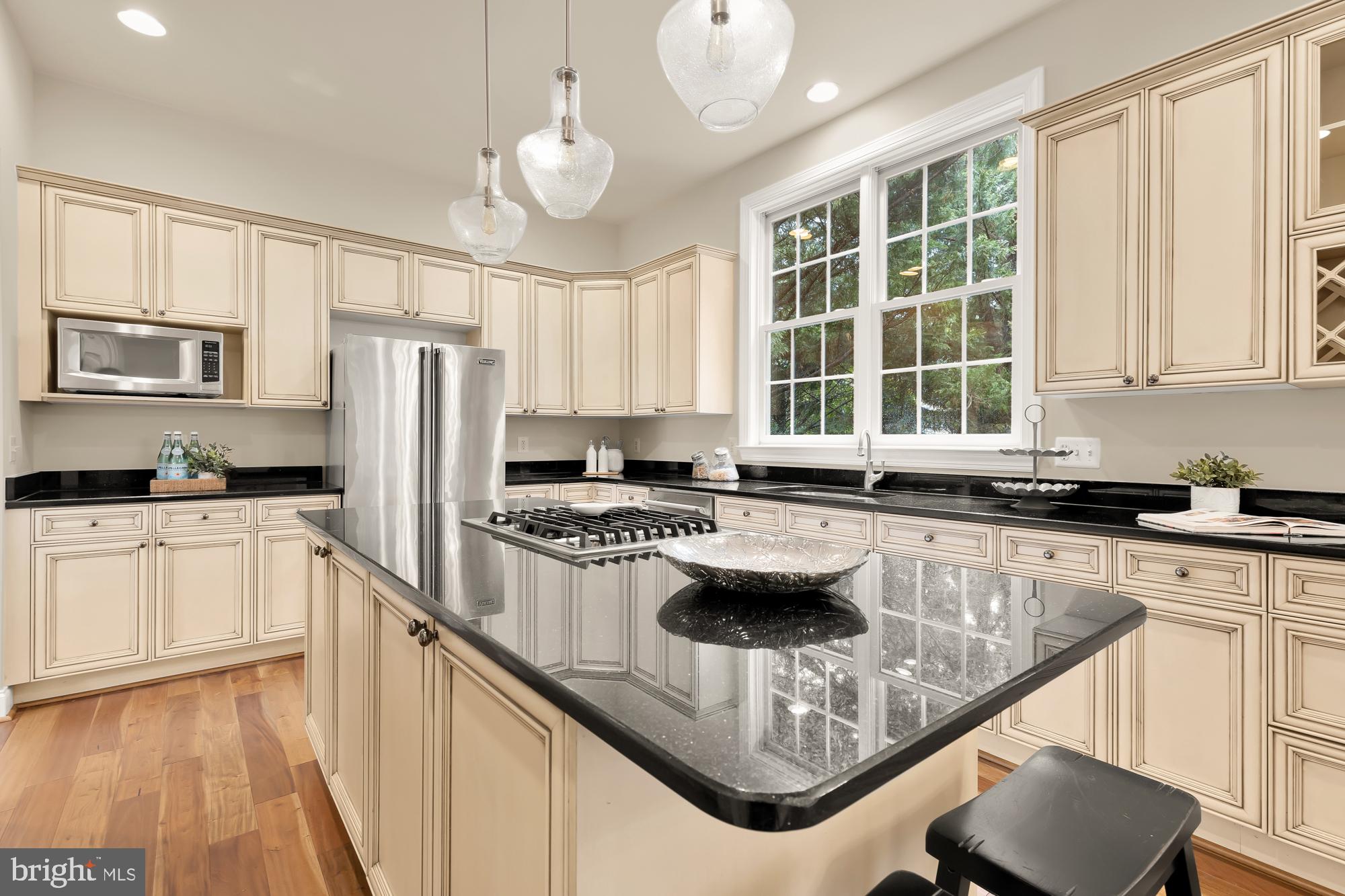 825 Woodside Pkwy