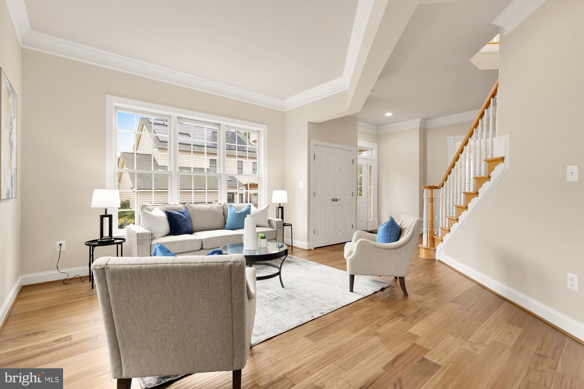 825 Woodside Pkwy