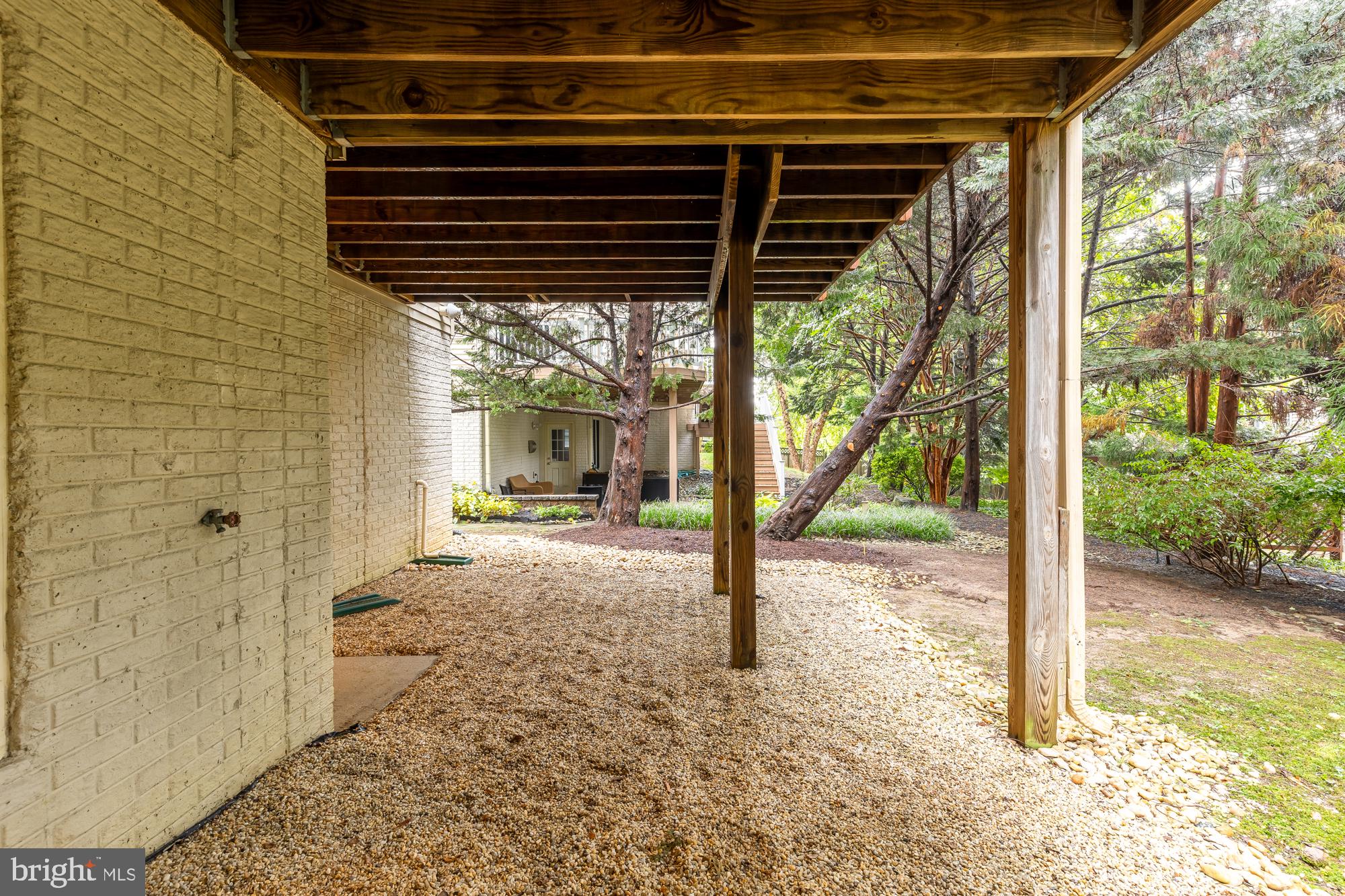 825 Woodside Pkwy