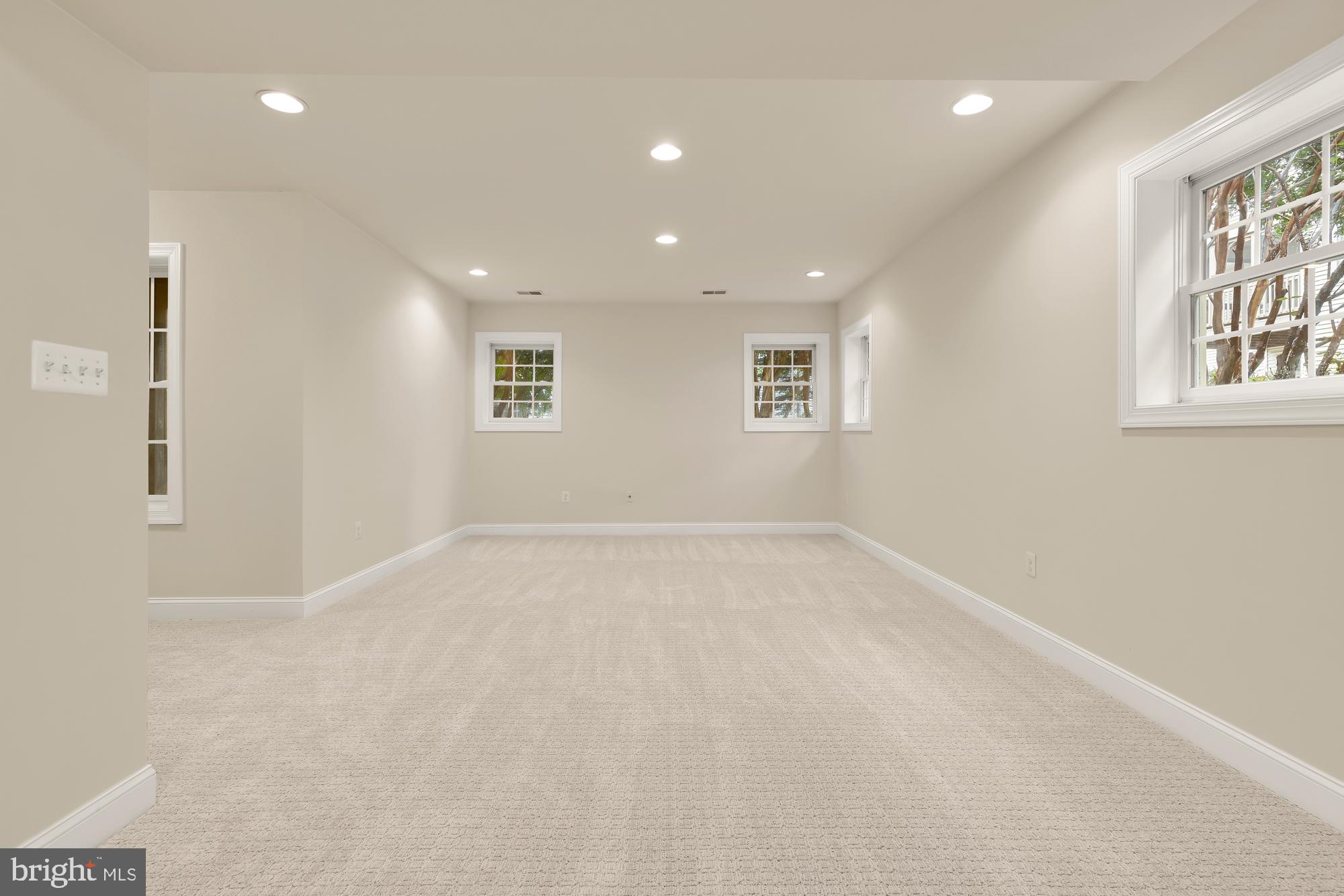 825 Woodside Pkwy