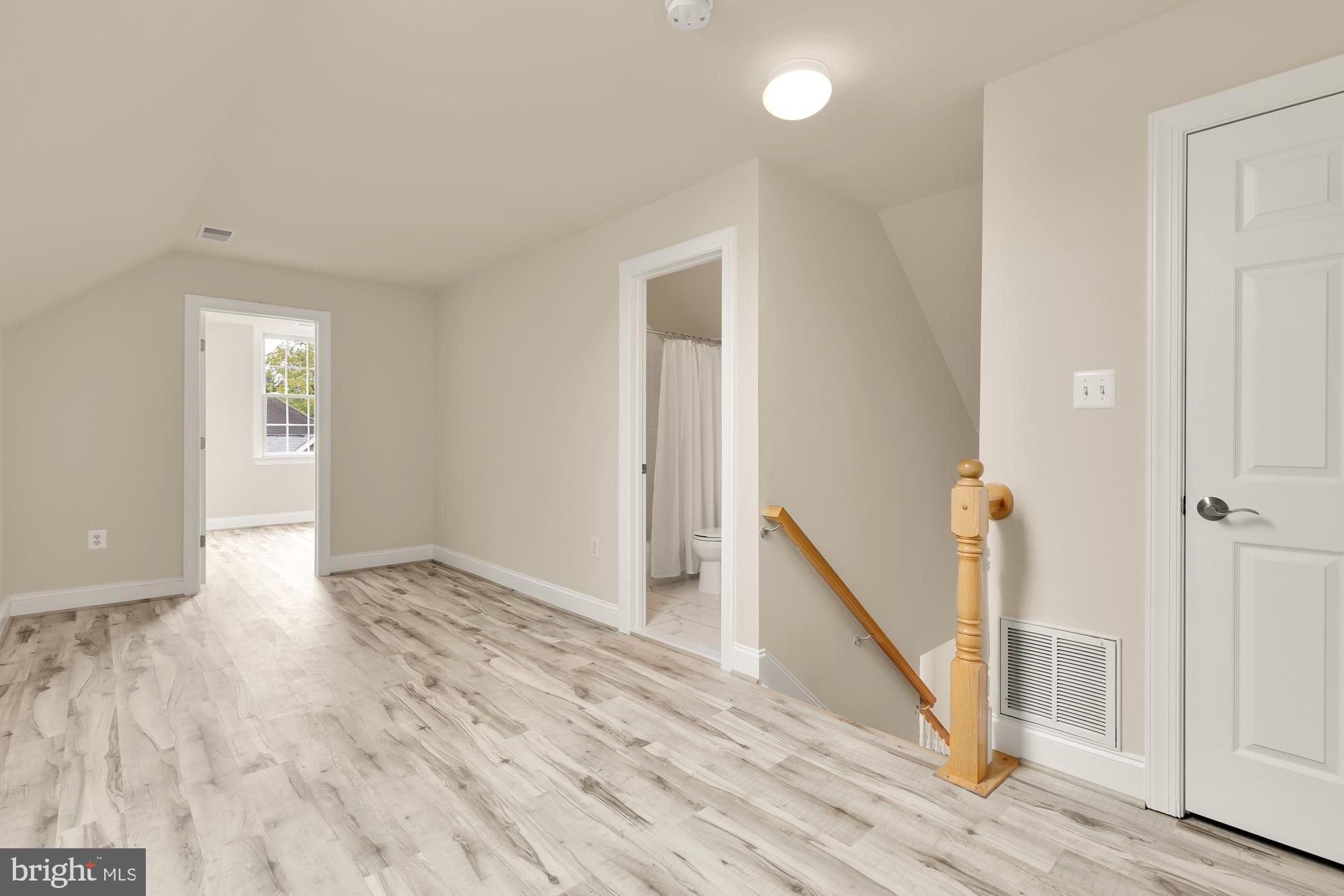 825 Woodside Pkwy