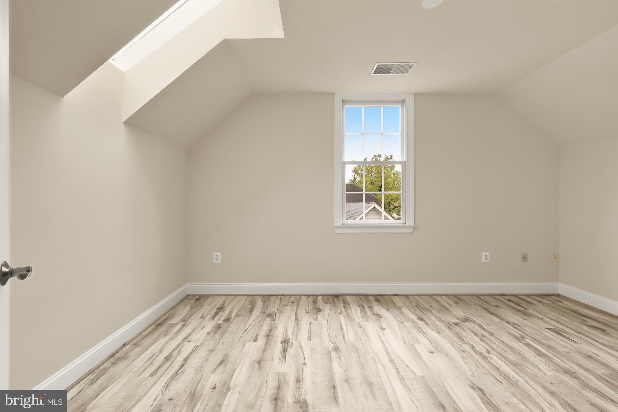 825 Woodside Pkwy