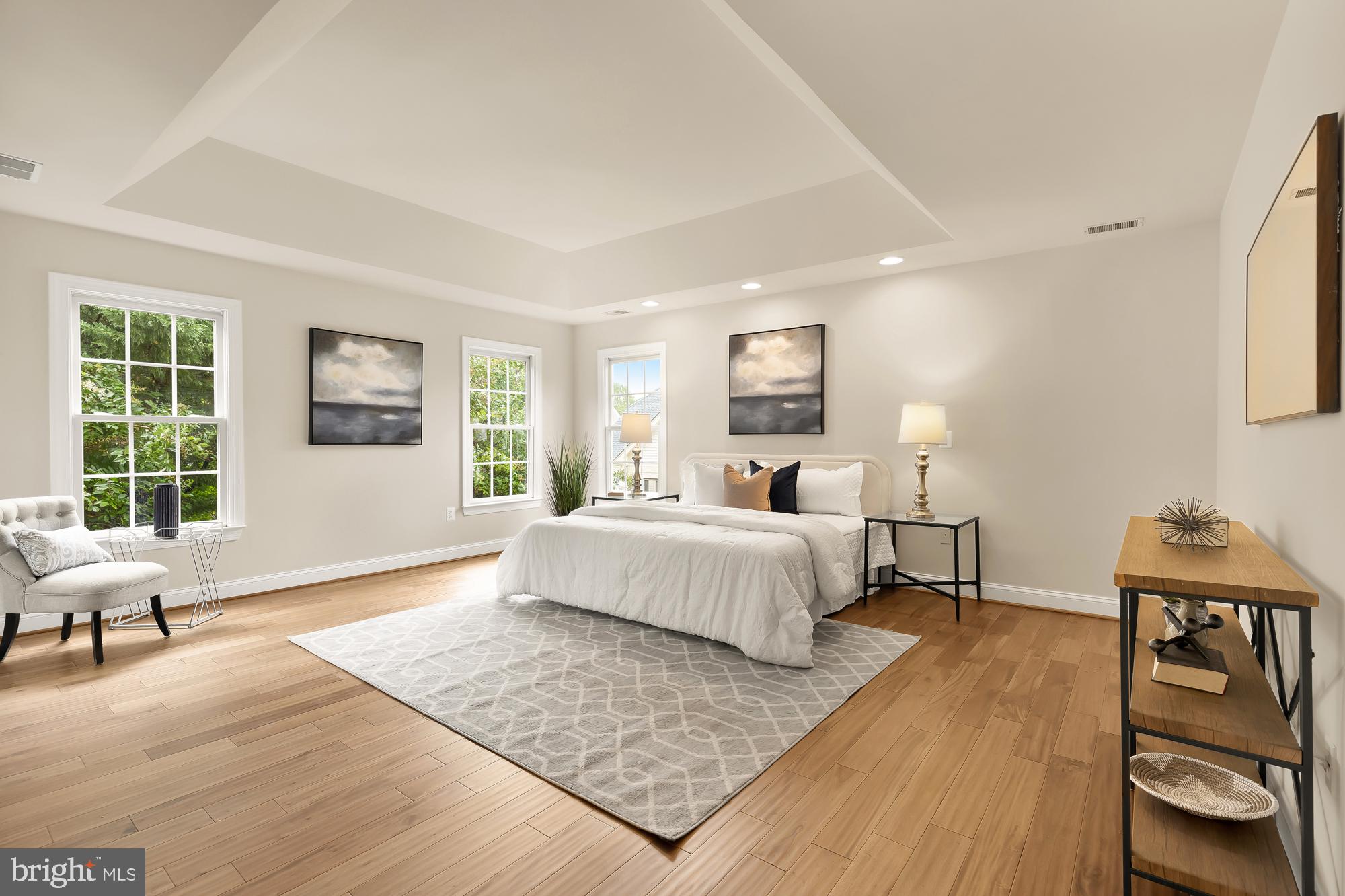 825 Woodside Pkwy