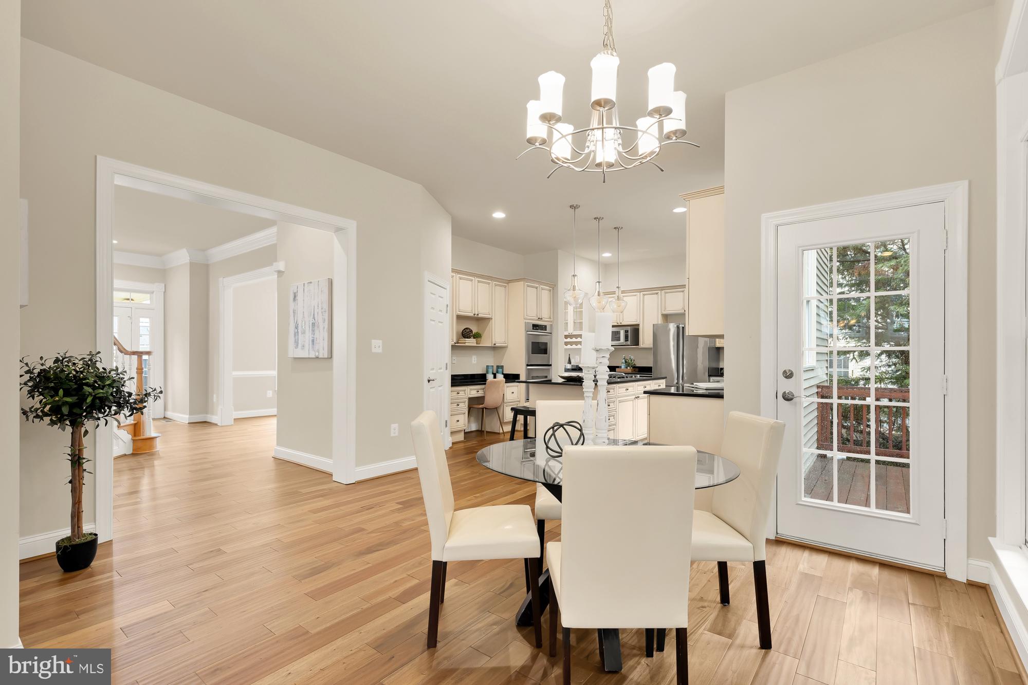 825 Woodside Pkwy