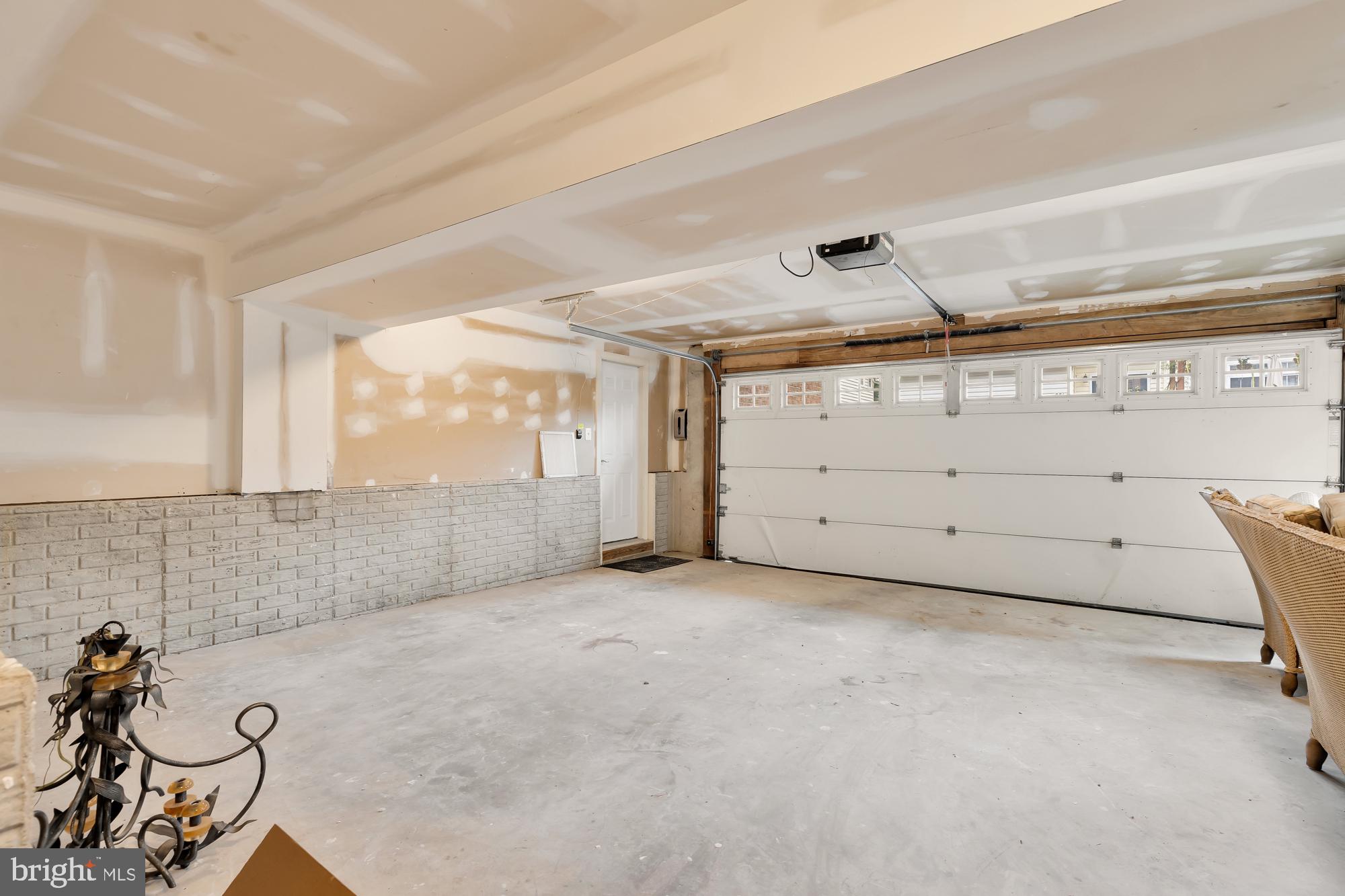 825 Woodside Pkwy