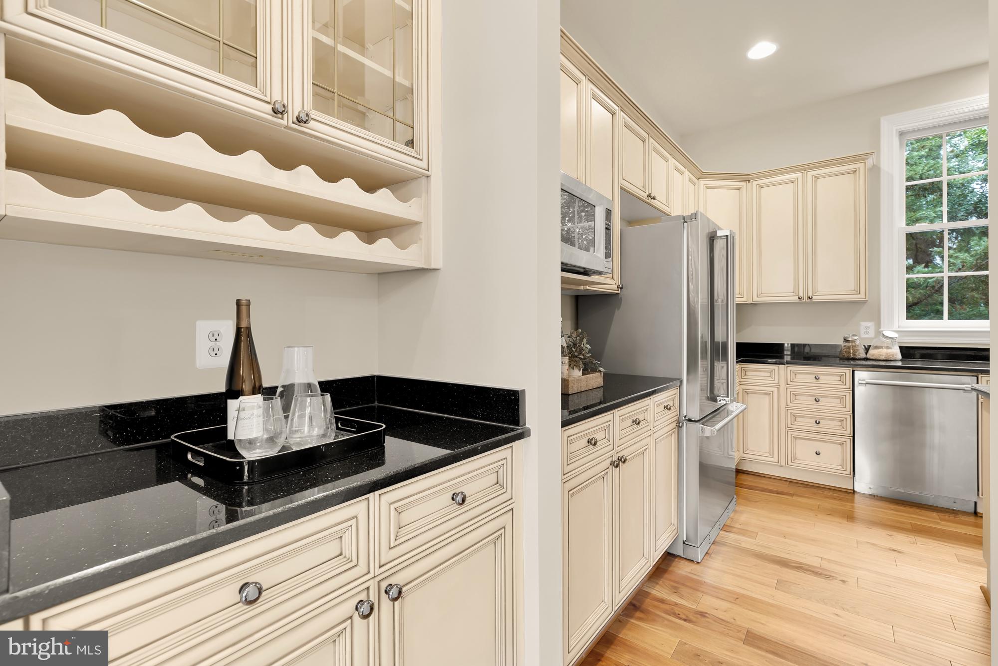 825 Woodside Pkwy