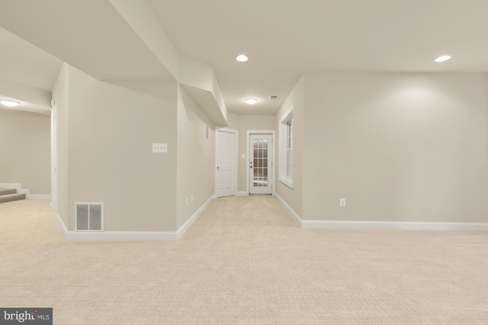 825 Woodside Pkwy