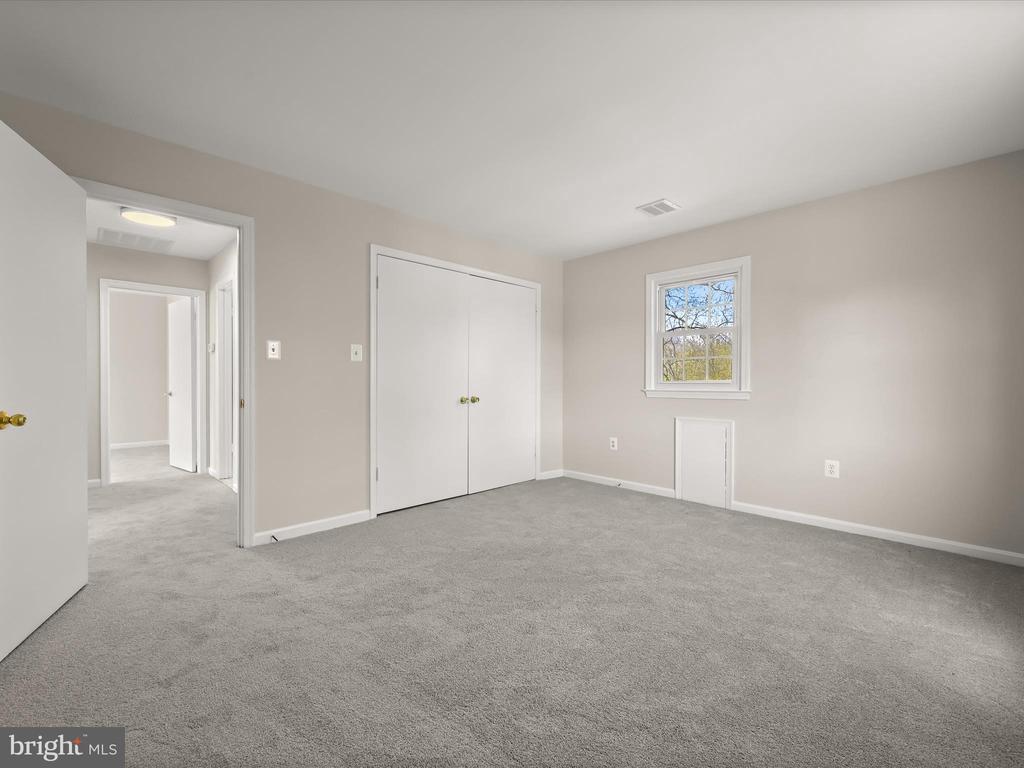 10318 Parkwood Dr