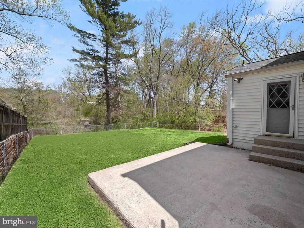 10318 Parkwood Dr