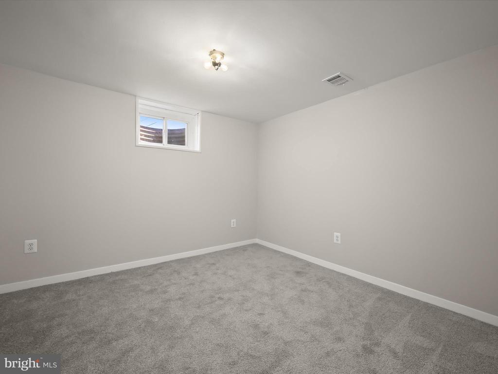 10318 Parkwood Dr
