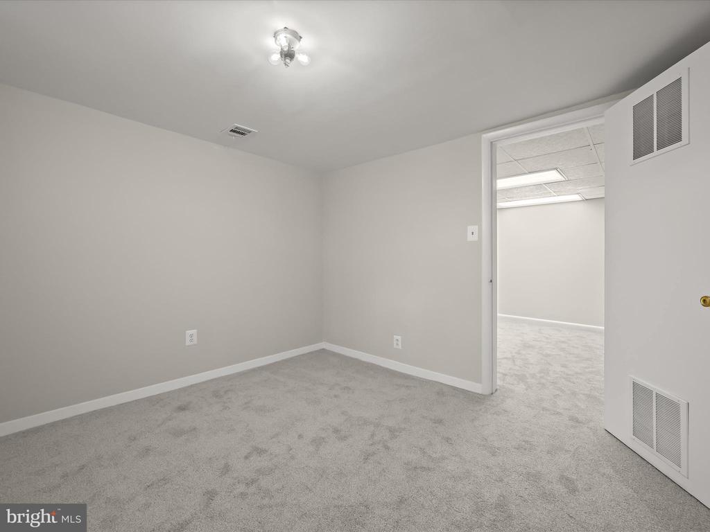 10318 Parkwood Dr