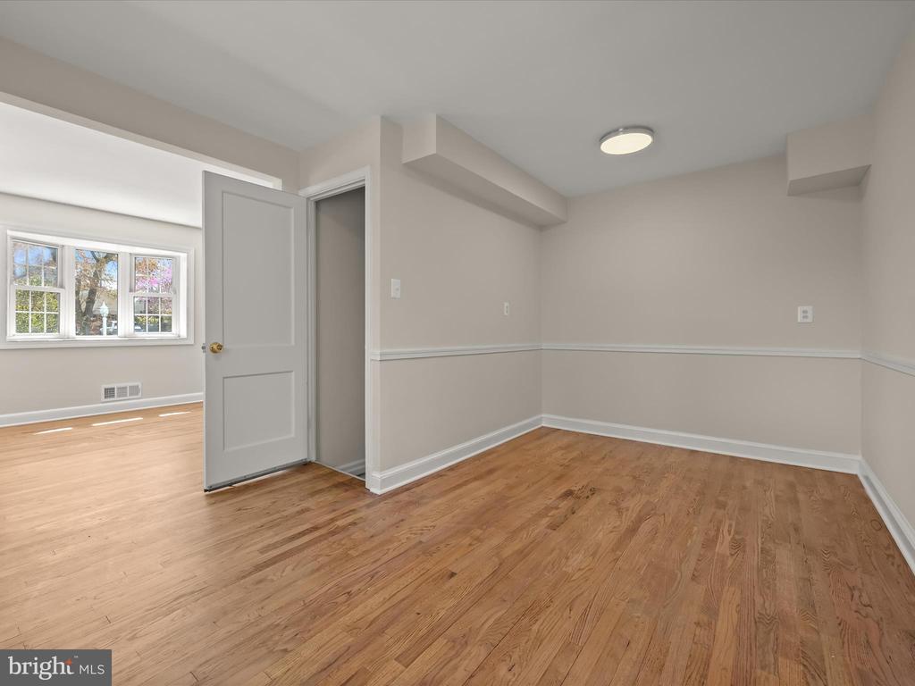 10318 Parkwood Dr