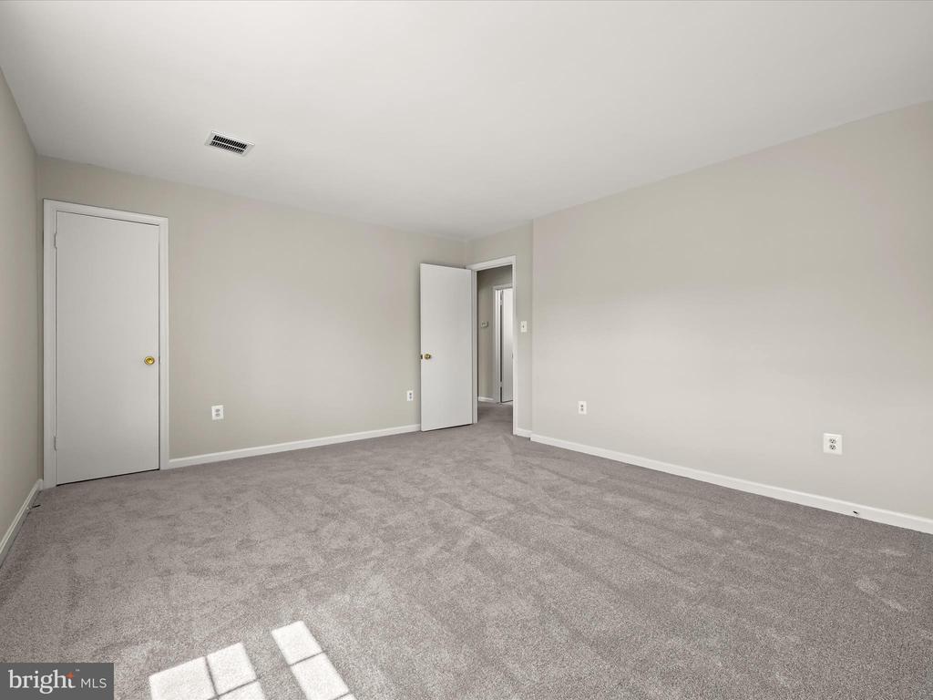 10318 Parkwood Dr
