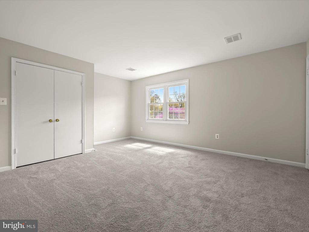 10318 Parkwood Dr
