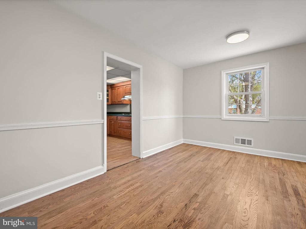 10318 Parkwood Dr