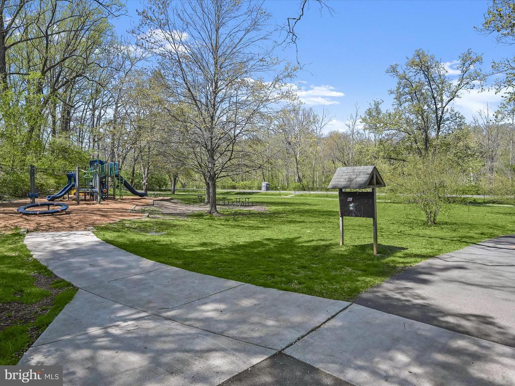 10318 Parkwood Dr