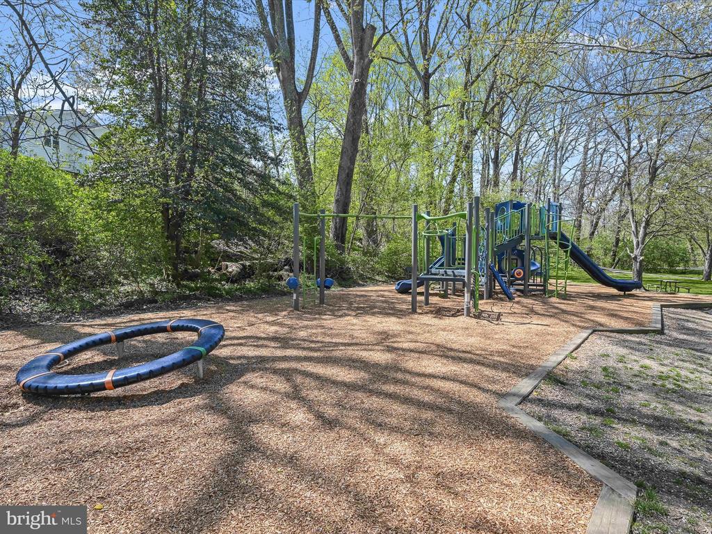10318 Parkwood Dr