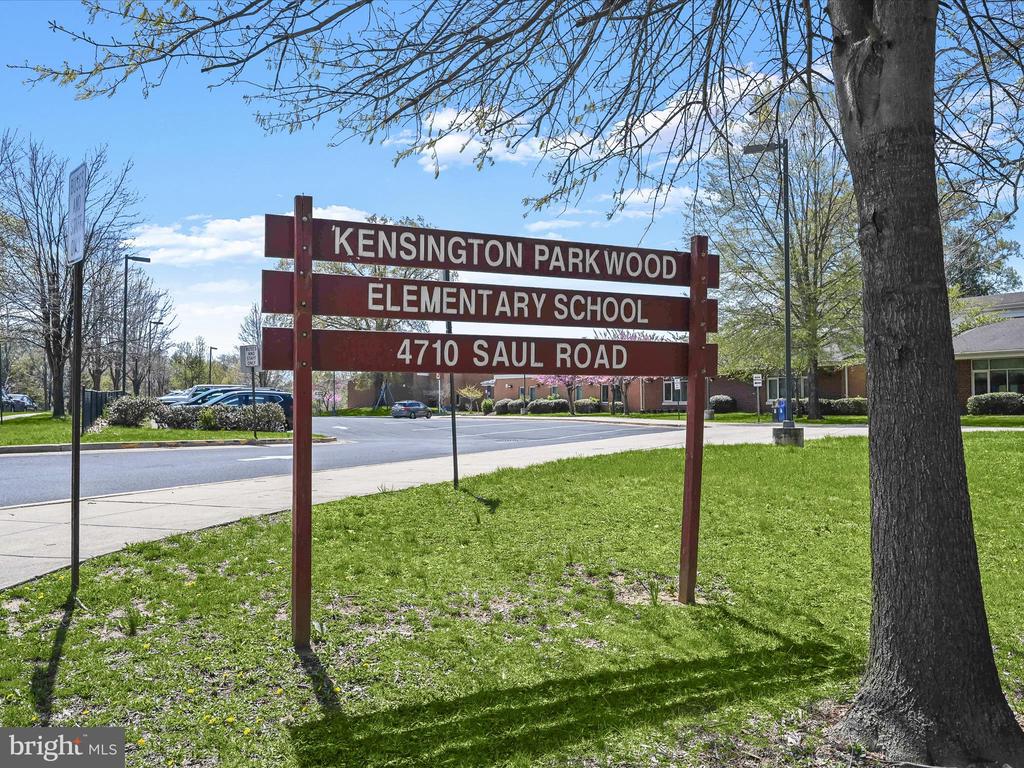 10318 Parkwood Dr