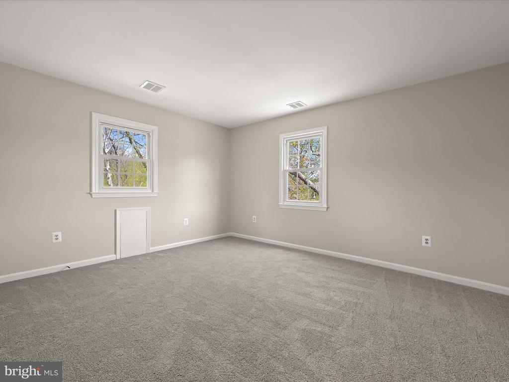 10318 Parkwood Dr
